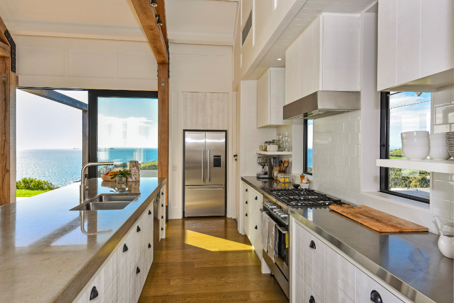 HOT 2015 Ak - BoldMoves- Pg22 K2Builders - kitchen close-981